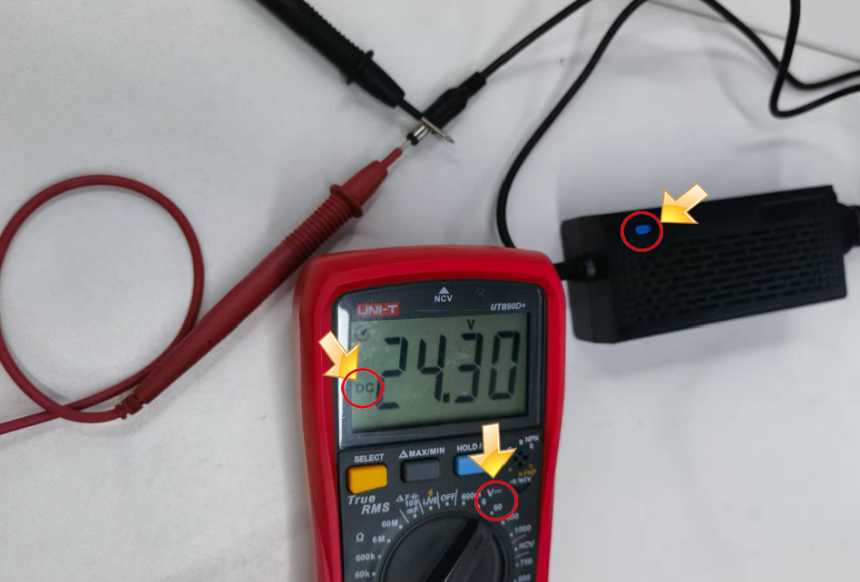 Measuring the adapter output voltage with a multimeter